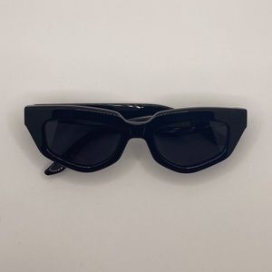Dezi On Read Sunglasses